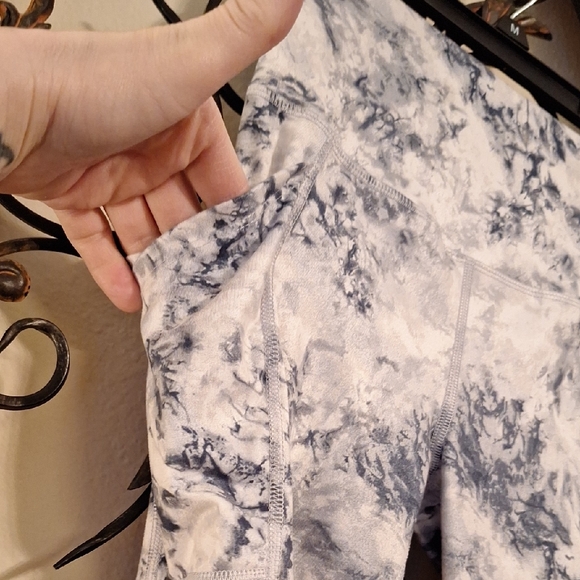 SO Gray and White Artistic Leggings with Elastic Waistband. Size XS - Picture 7 of 9